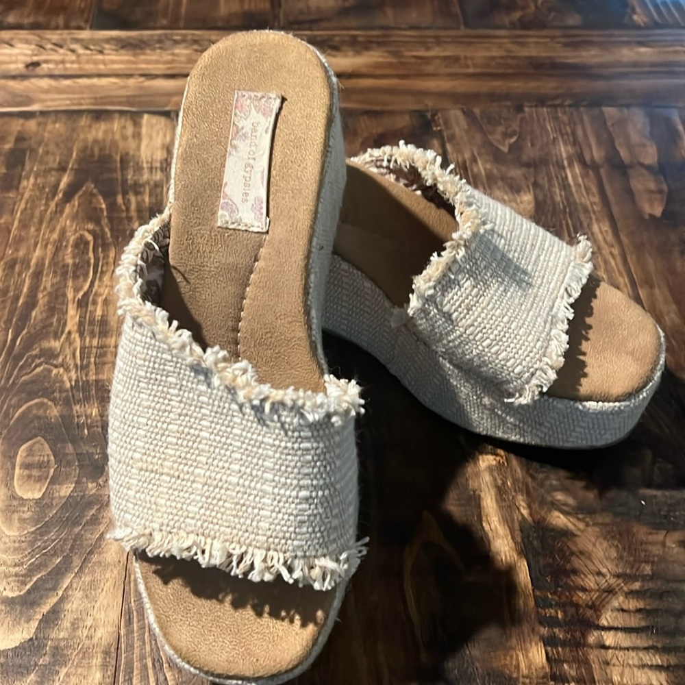Size 8 boho platform slip on espadrille style shoe EUC
